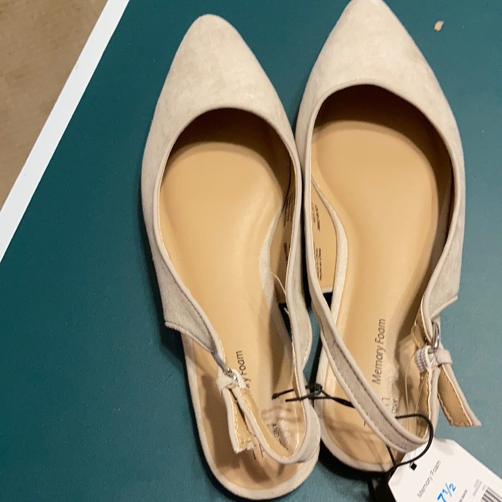 Woman’s flats 7.5